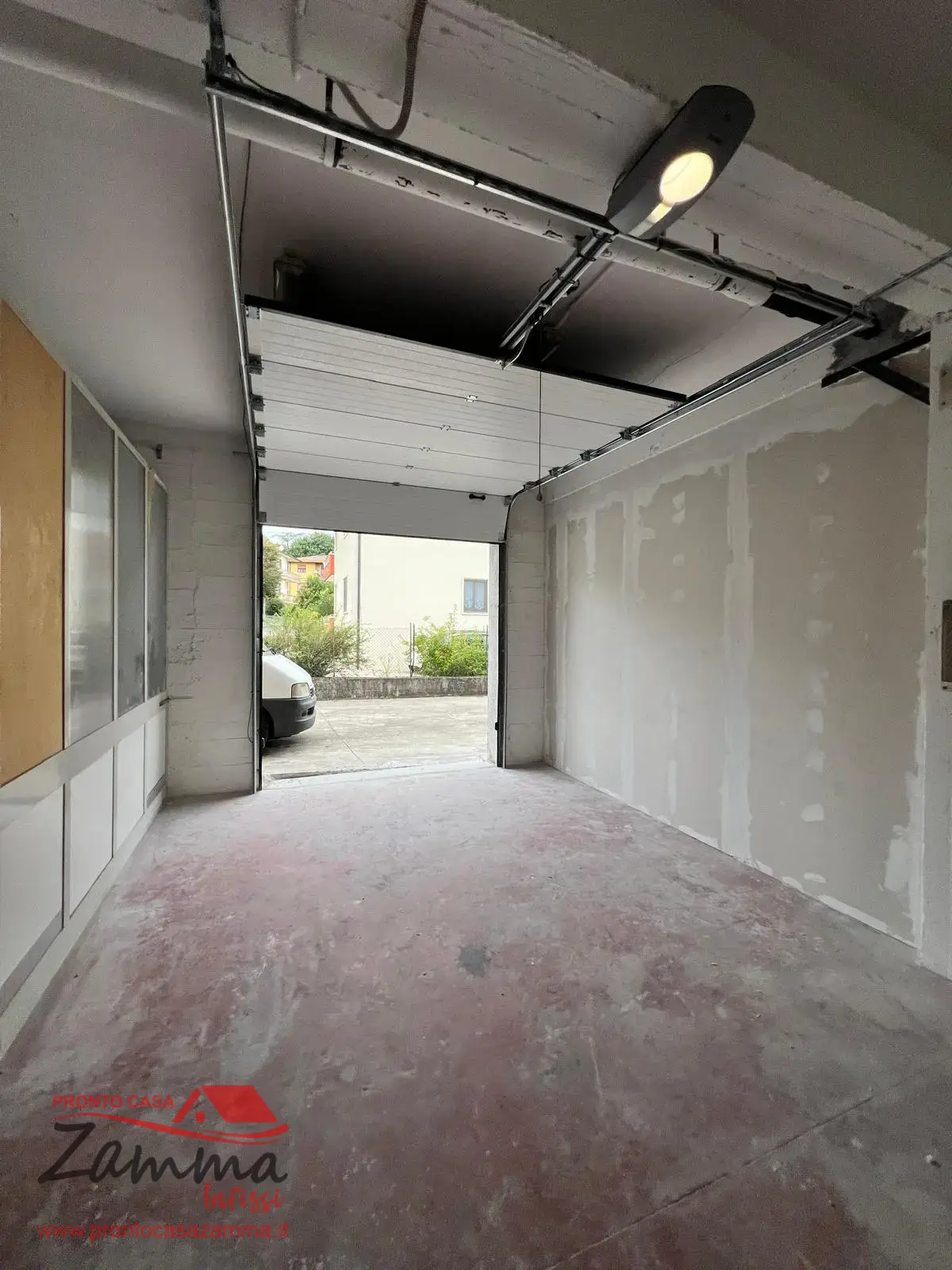 sezionale aperto garage Installazione serramenti a Vicenza Lonigo Vendita Infissi Porte e Finestre