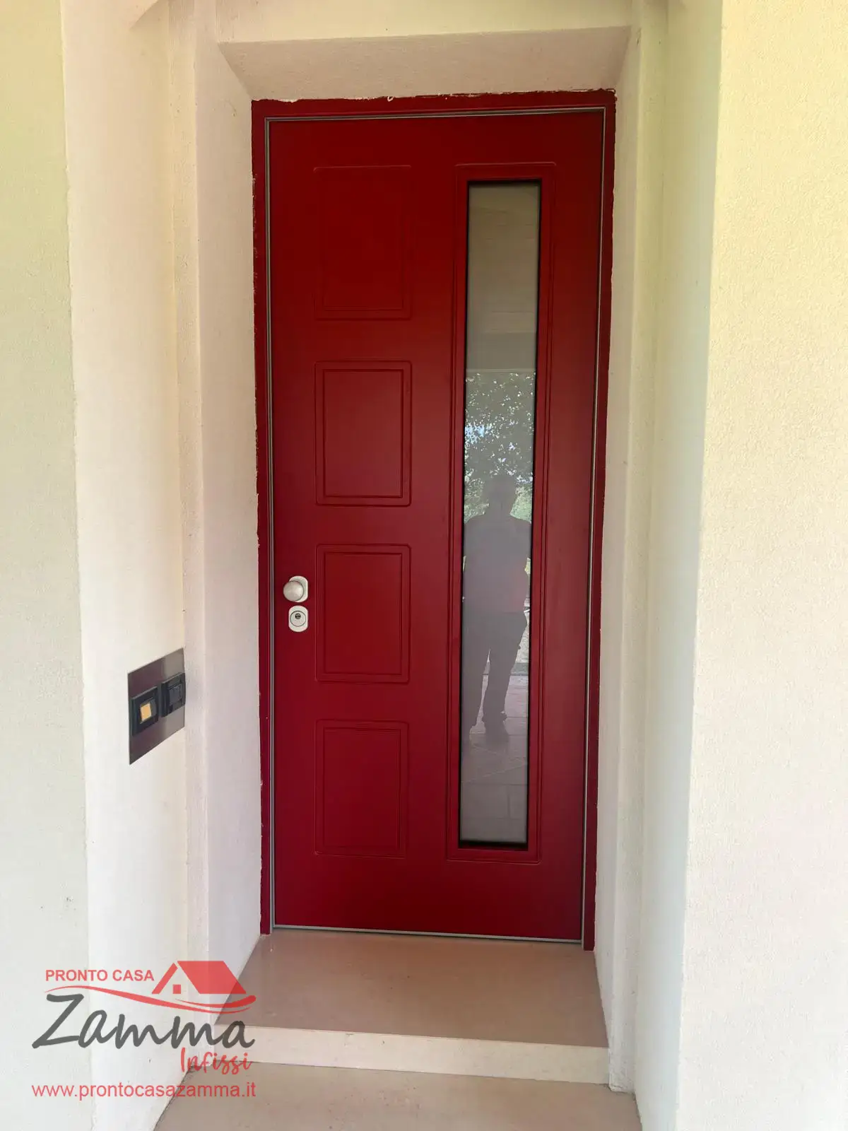 lavori porta d'entrata rossa